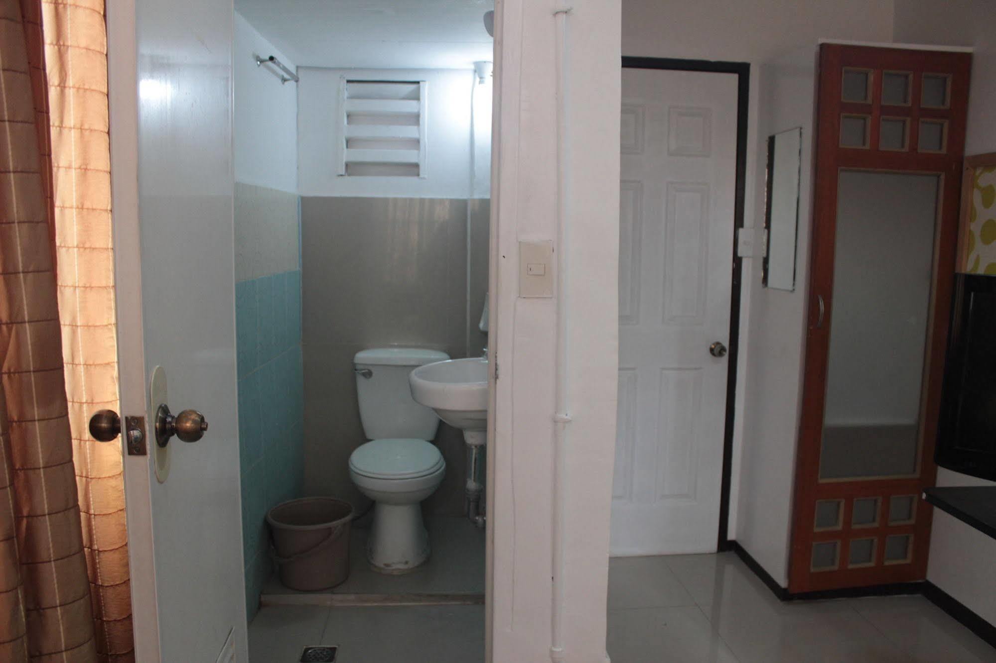 Yuj Inn - Quezon City Exteriör bild